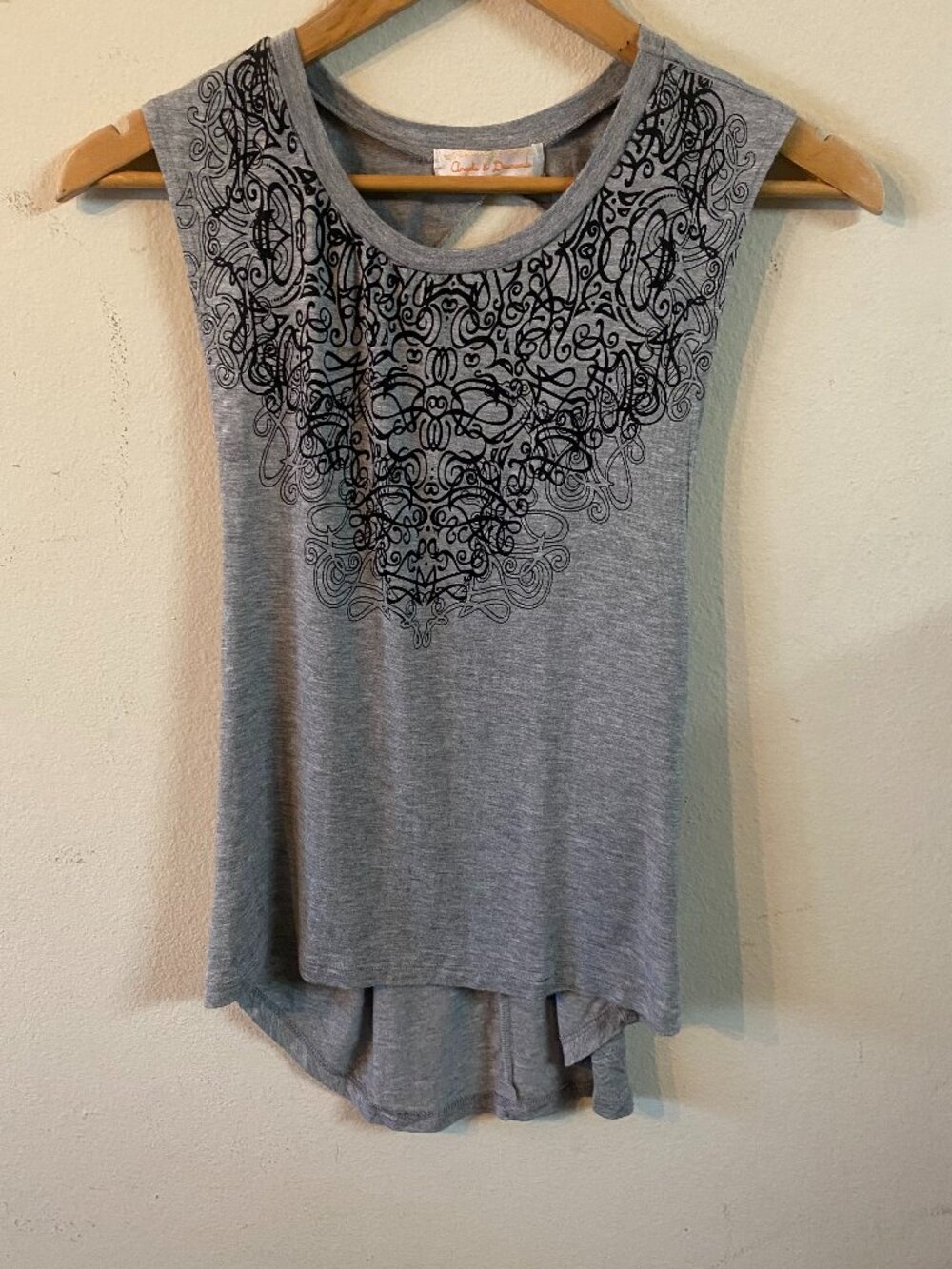 ANGELS & DIAMONDS SMALL GRAY ACTIVE TOP / NEW WITHOUT TAG